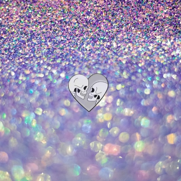 SKULL HEART PIN - Picture 1 of 1